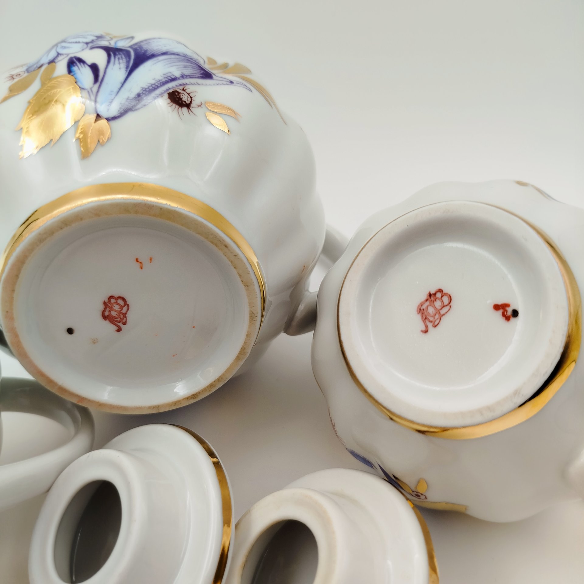 Сервиз чайный "Лилия" на 6 персон (16 предметов), фарфор, деколь, золочение, Ленинградский фарфоровый завод (ЛФЗ), СССР, 1970-1992 гг.