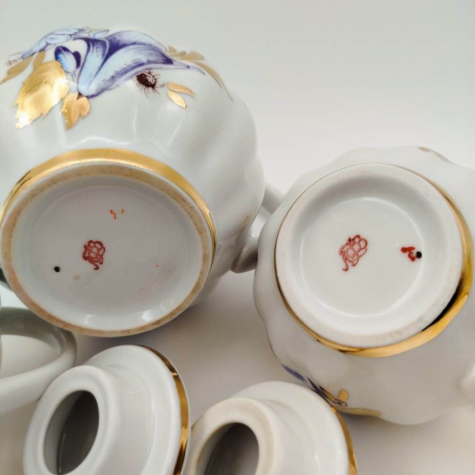 Сервиз чайный "Лилия" на 6 персон (16 предметов), фарфор, деколь, золочение, Ленинградский фарфоровый завод (ЛФЗ), СССР, 1970-1992 гг.