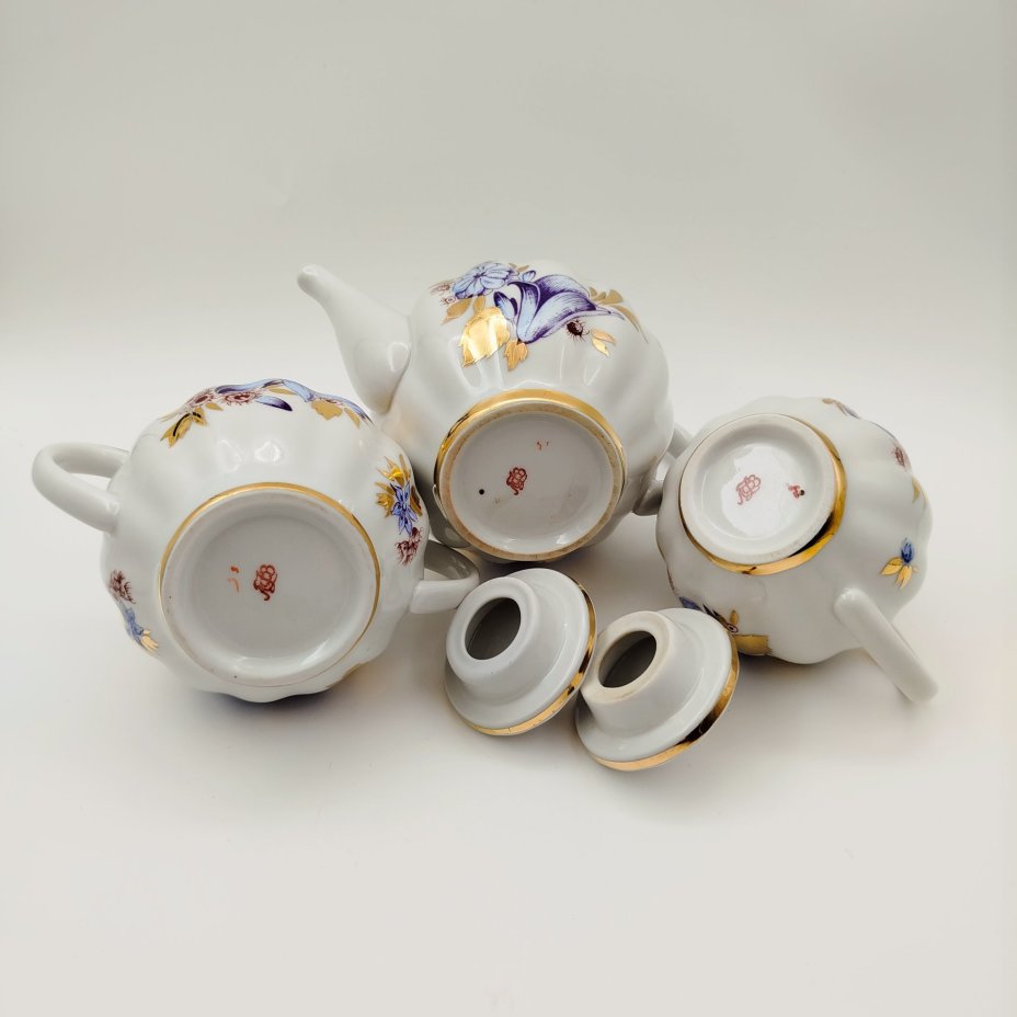Сервиз чайный "Лилия" на 6 персон (16 предметов), фарфор, деколь, золочение, Ленинградский фарфоровый завод (ЛФЗ), СССР, 1970-1992 гг.