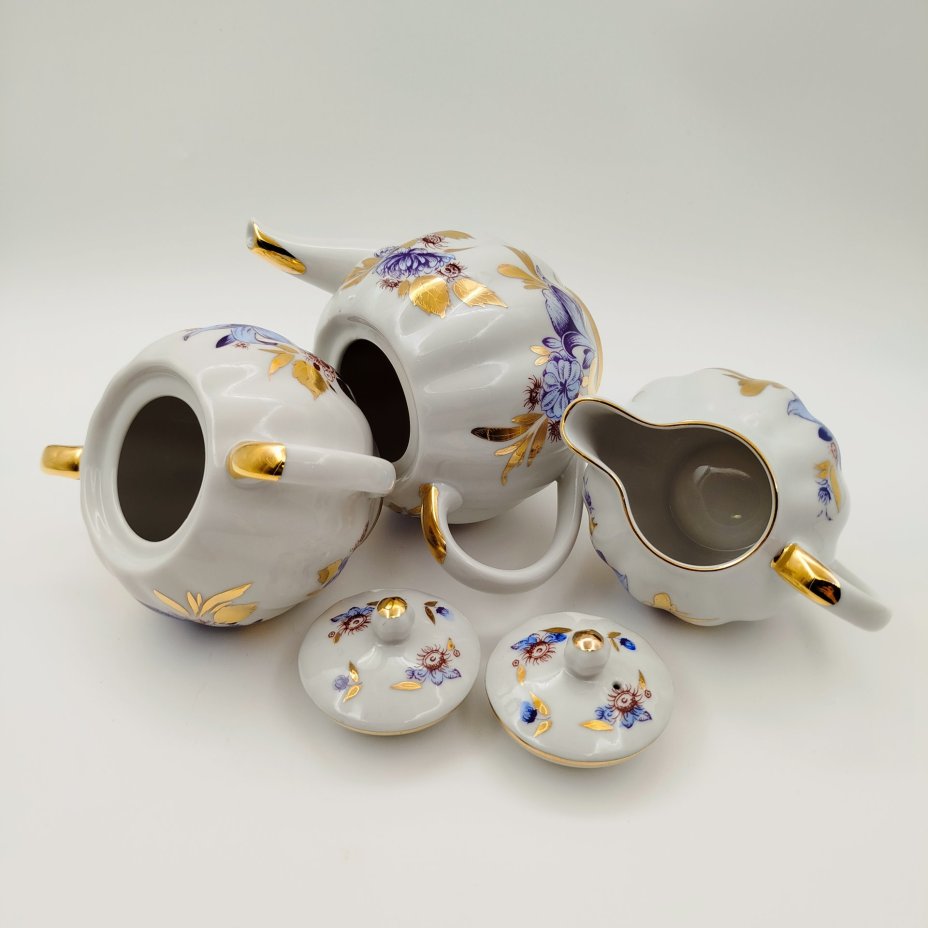 Сервиз чайный "Лилия" на 6 персон (16 предметов), фарфор, деколь, золочение, Ленинградский фарфоровый завод (ЛФЗ), СССР, 1970-1992 гг.