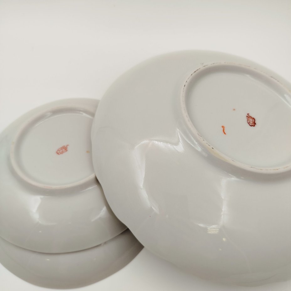 Сервиз чайный "Лилия" на 6 персон (16 предметов), фарфор, деколь, золочение, Ленинградский фарфоровый завод (ЛФЗ), СССР, 1970-1992 гг.