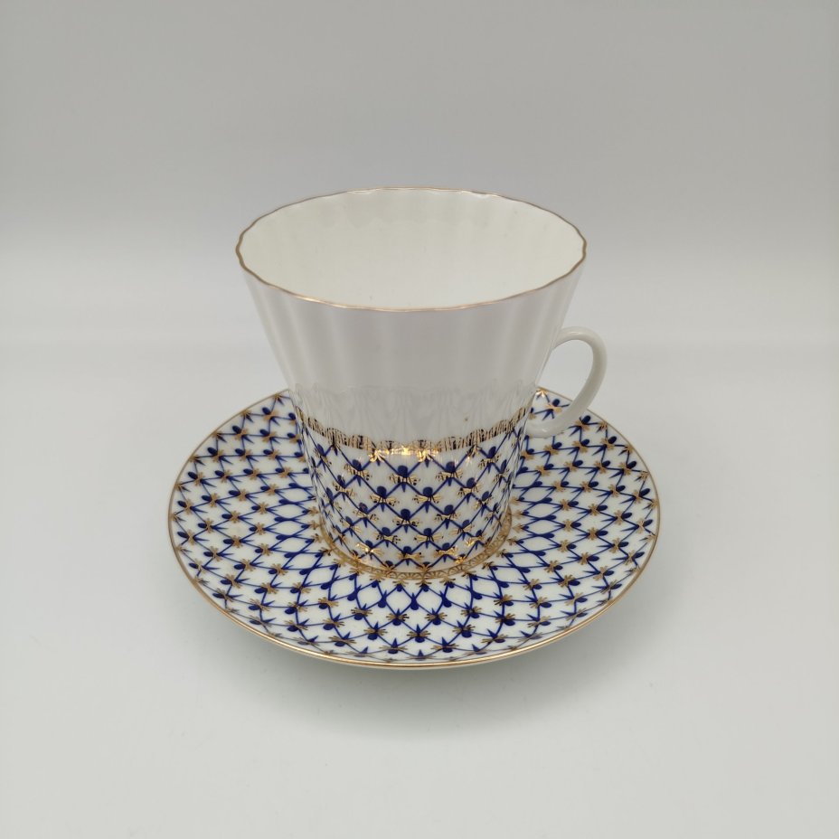 Пара кофейная, украшенная декором "Кобальтовая сетка", фарфор, роспись, золочение, Императорский фарфоровый завод (ИФЗ), Россия, 2000-2012 гг.