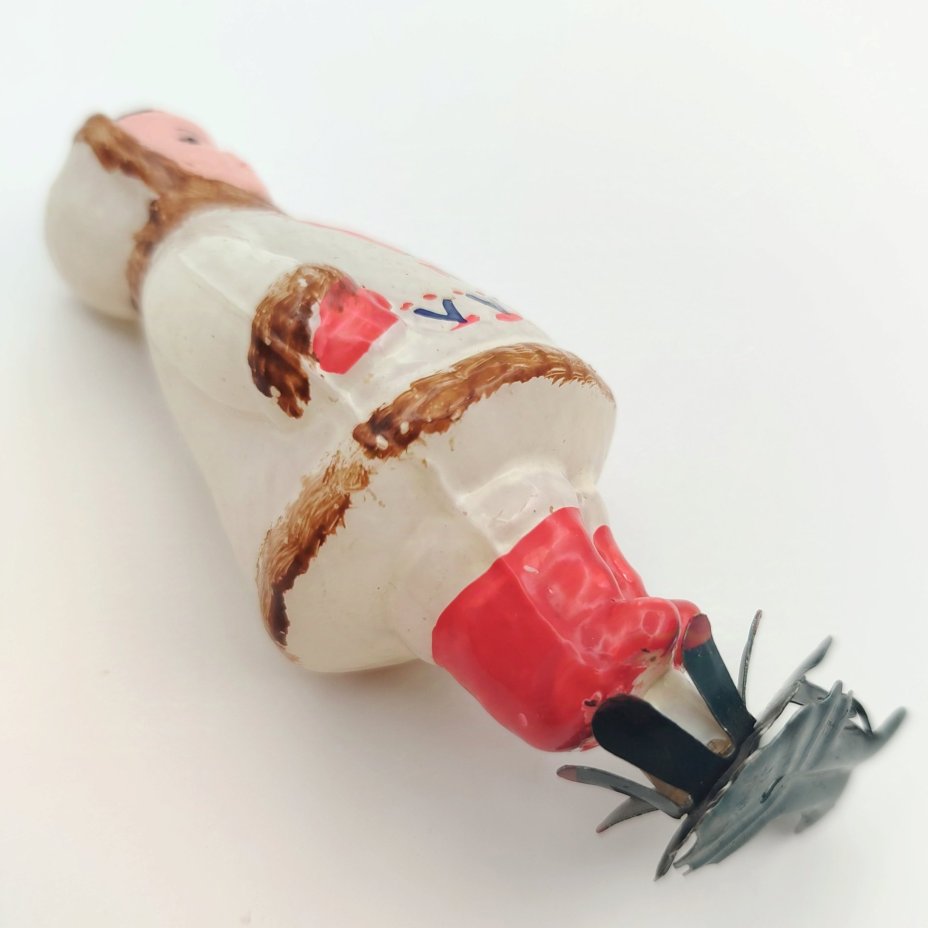 Елочная игрушка "Якут" ("Ненец") из серии "Дружба народов", стекло, роспись, металл, Завод стеклянных ёлочных украшений и оптических изделий, г. Москва, СССР, 1950-1960 гг.