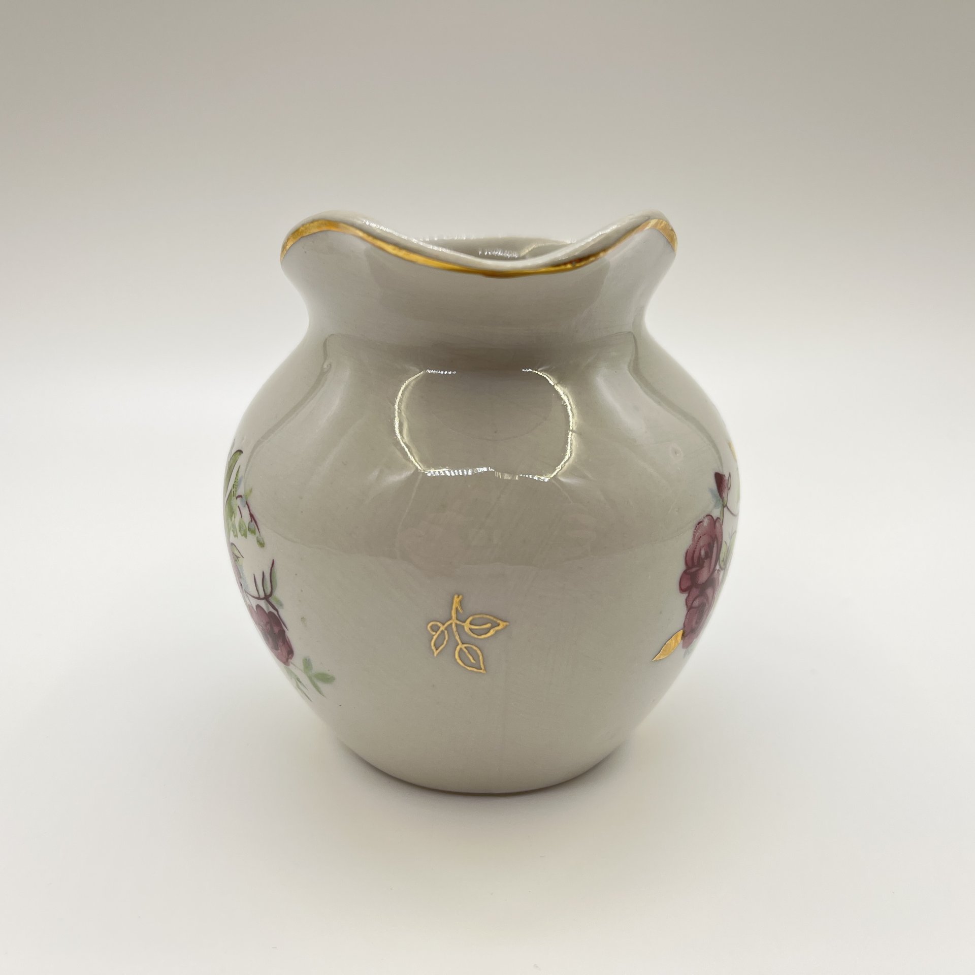 Молочник, украшенный цветочным декором, фарфор, деколь, золочение, Дулевский фарфоровый завод (Дулёво), СССР, 1963 г.