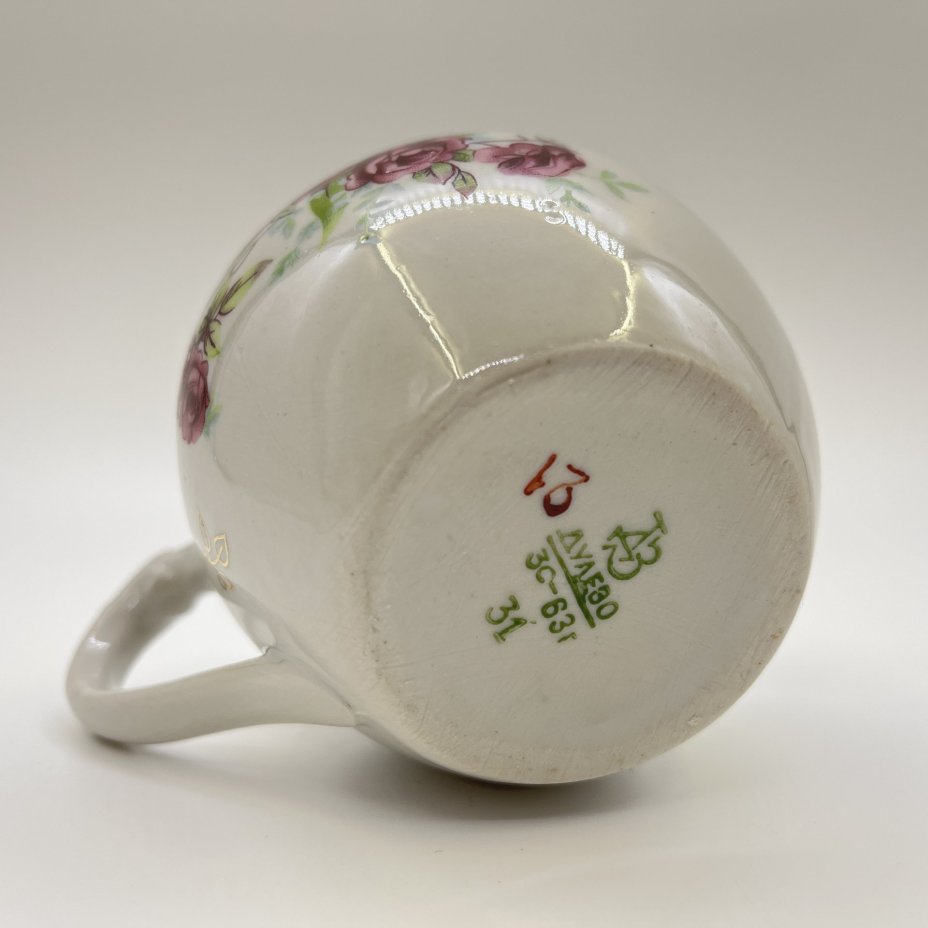 Молочник, украшенный цветочным декором, фарфор, деколь, золочение, Дулевский фарфоровый завод (Дулёво), СССР, 1963 г.