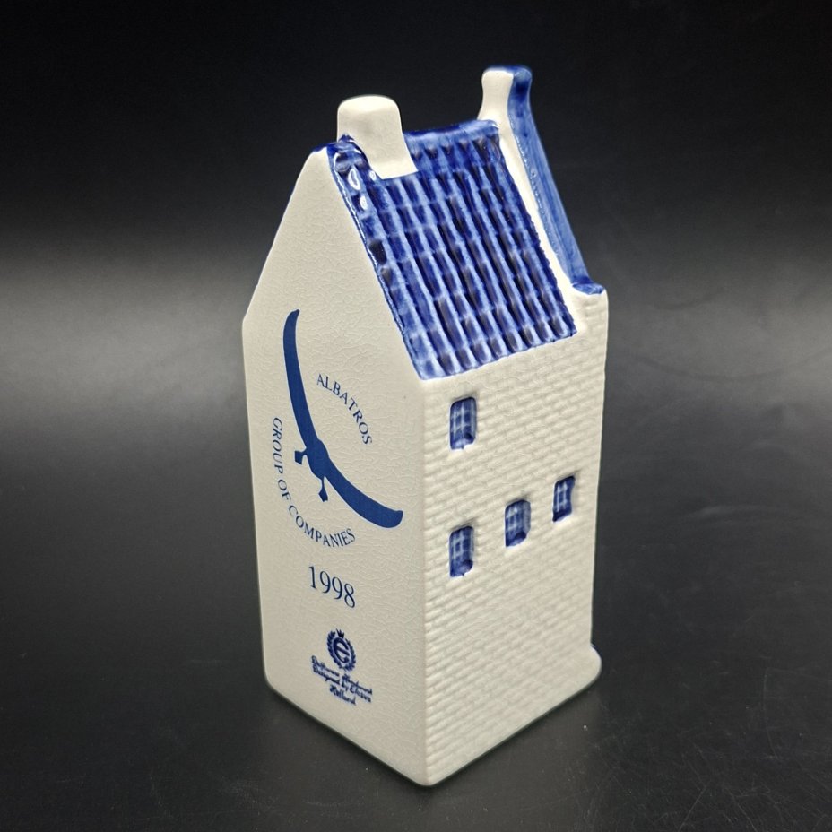 Статуэтка (сувенир) в виде домика в Амстердаме, фирма "Elesva", с логотипом компании "Albatros"