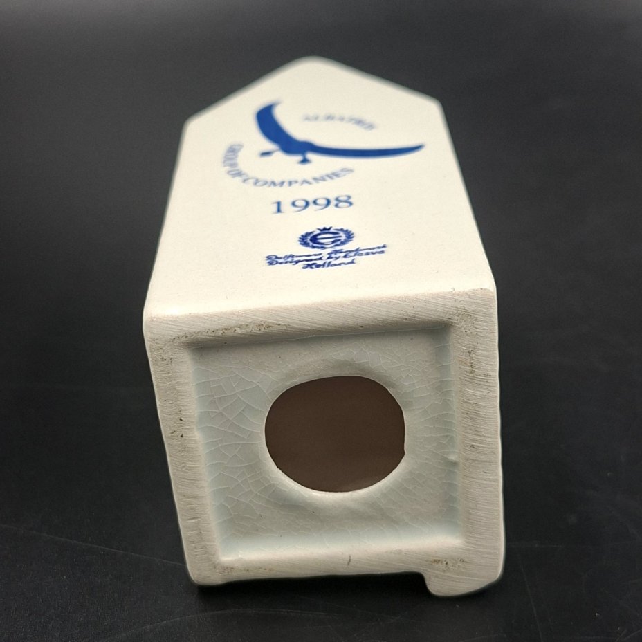 Статуэтка (сувенир) в виде домика в Амстердаме, фирма "Elesva", с логотипом компании "Albatros"