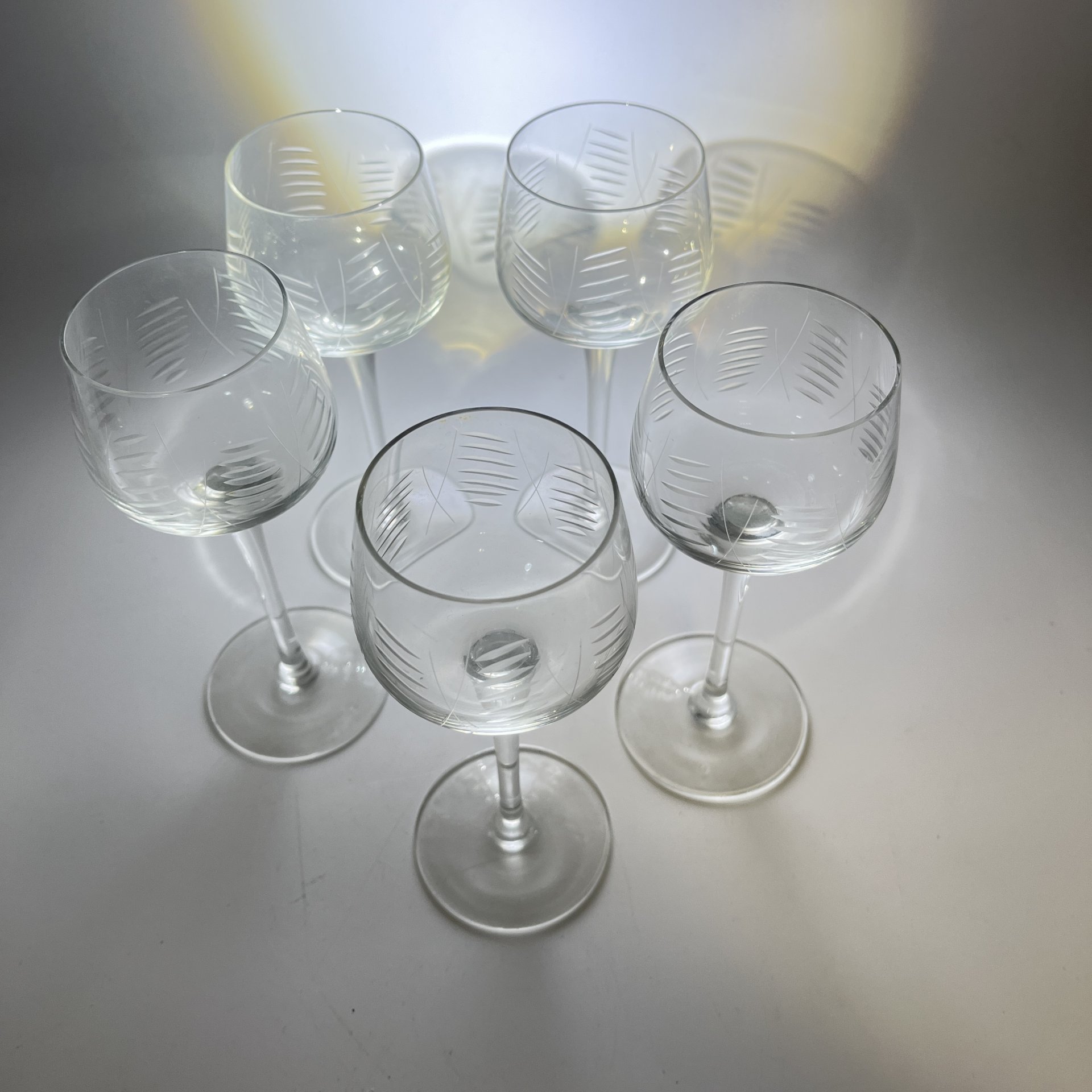 Набор из 5 рюмок на длинной ножке с резным растительным декором, стекло, алмазная грань, СССР, 1970-1990 гг.