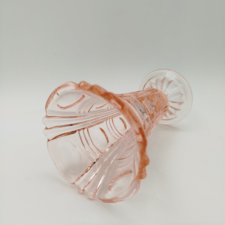 Вазочка (карандашница) розалинового оттенка, украшеная геометрическим декором