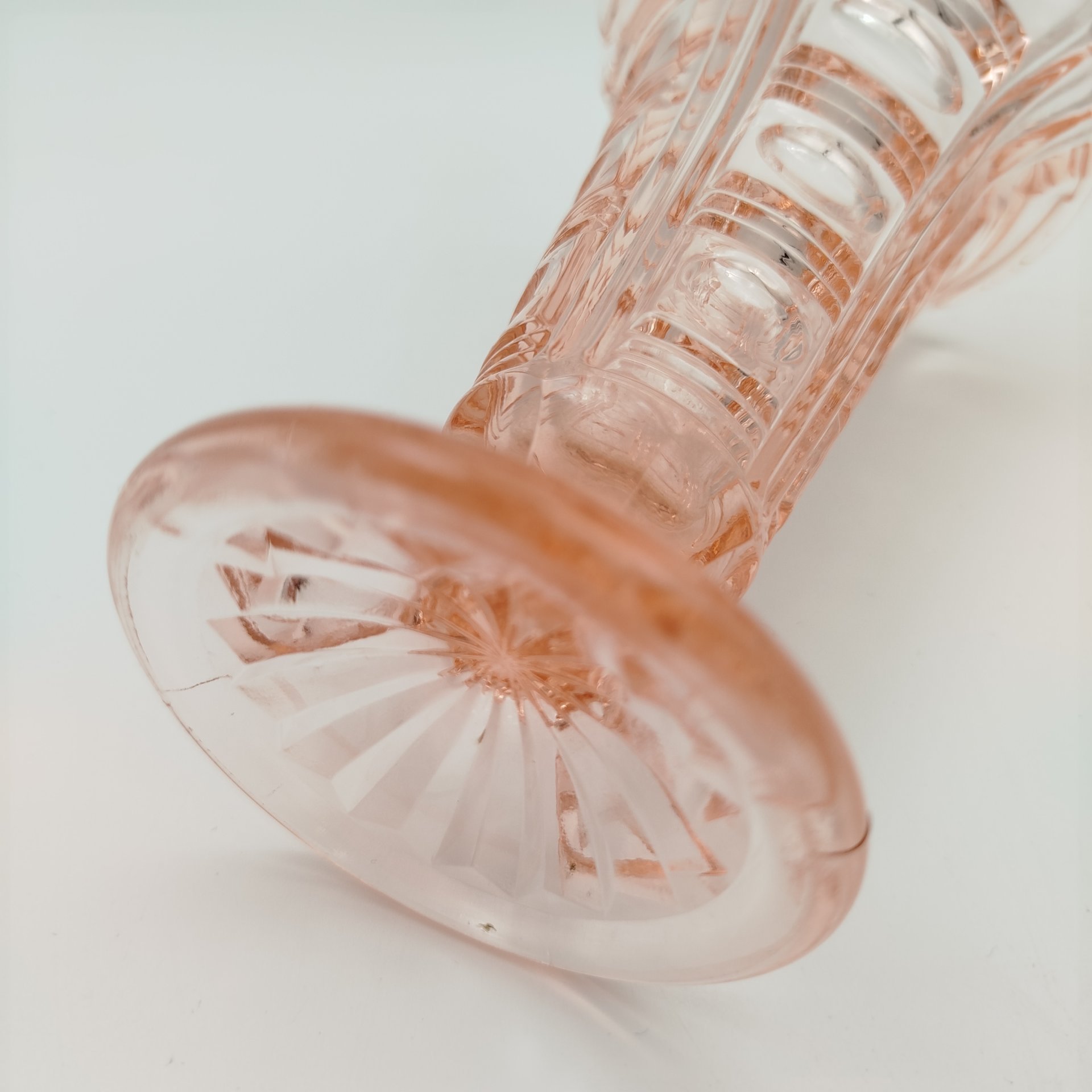 Вазочка (карандашница) розалинового оттенка, украшеная геометрическим декором, стекло, СССР, 1950-1970 гг.