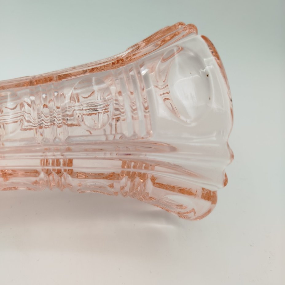 Вазочка (карандашница) розалинового оттенка, украшеная геометрическим декором