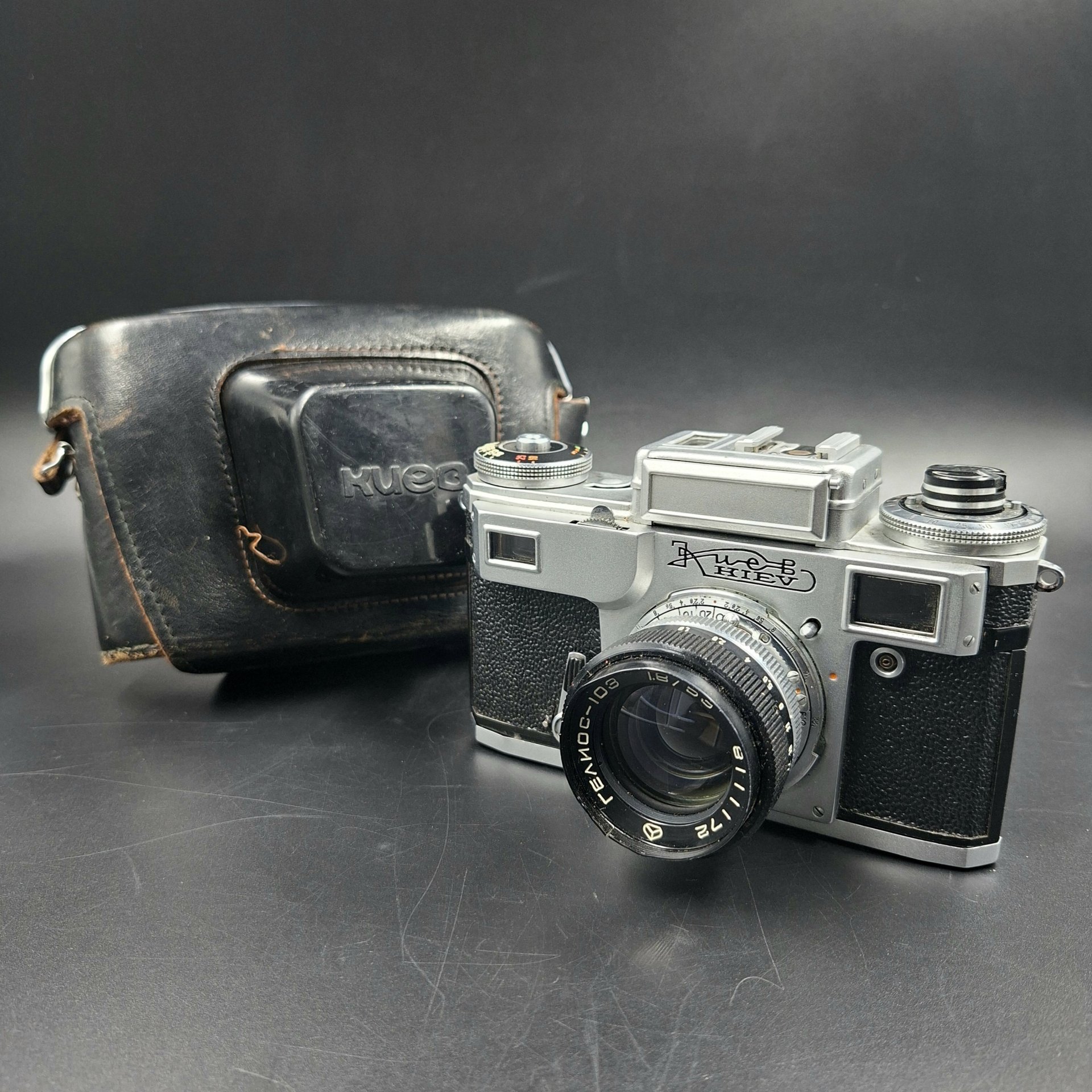 Фотоаппарат «Киев-4» с объективом «Гелиос-103» в оригинальном кофре, Киевский завод «Арсенал»