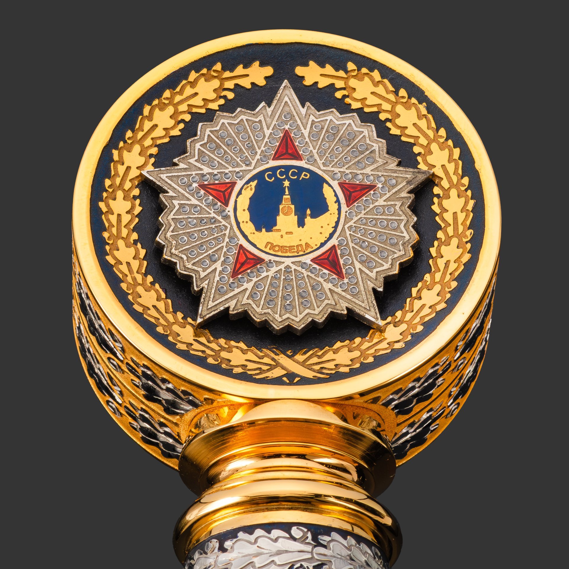 Меч "Маршал Победы", сталь, латунь, дерево, кожа, золочение; в деревянном подарочном коробе с бархатным ложементом, Российская Федерация, 2025 г.