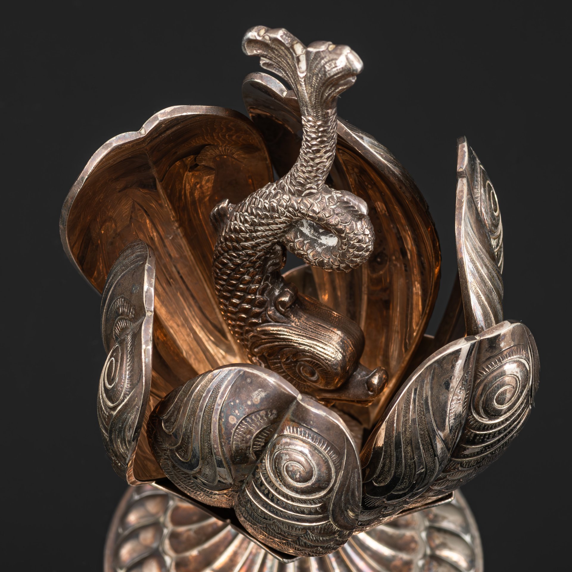 Икорница порционная в форме цветка из коллекции "Caviar Flower"  со скульптурной композицией в виде дельфина (на 6 персон), металл, серебрение, Christofle, Франция, 1960-1970 гг.