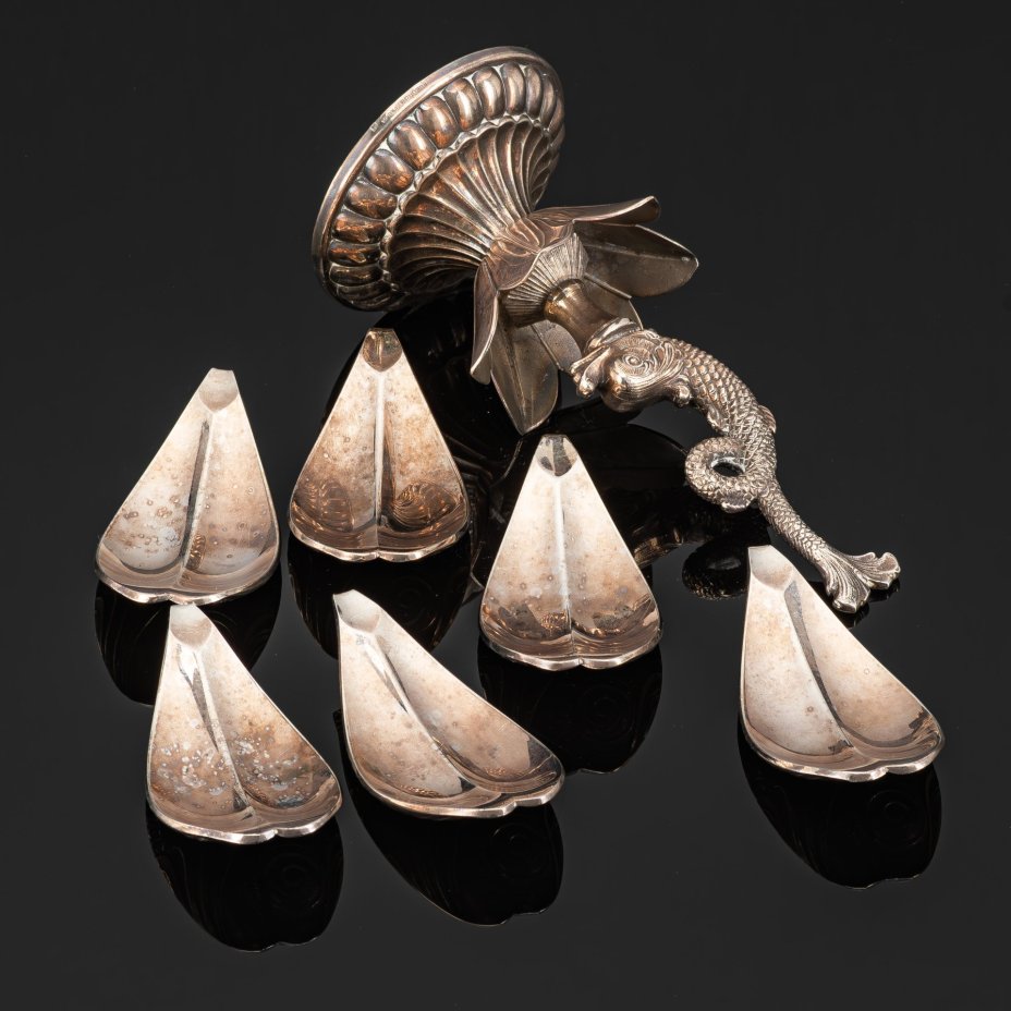 Икорница порционная в форме цветка из коллекции "Caviar Flower"  со скульптурной композицией в виде дельфина (на 6 персон), металл, серебрение, Christofle, Франция, 1960-1970 гг.