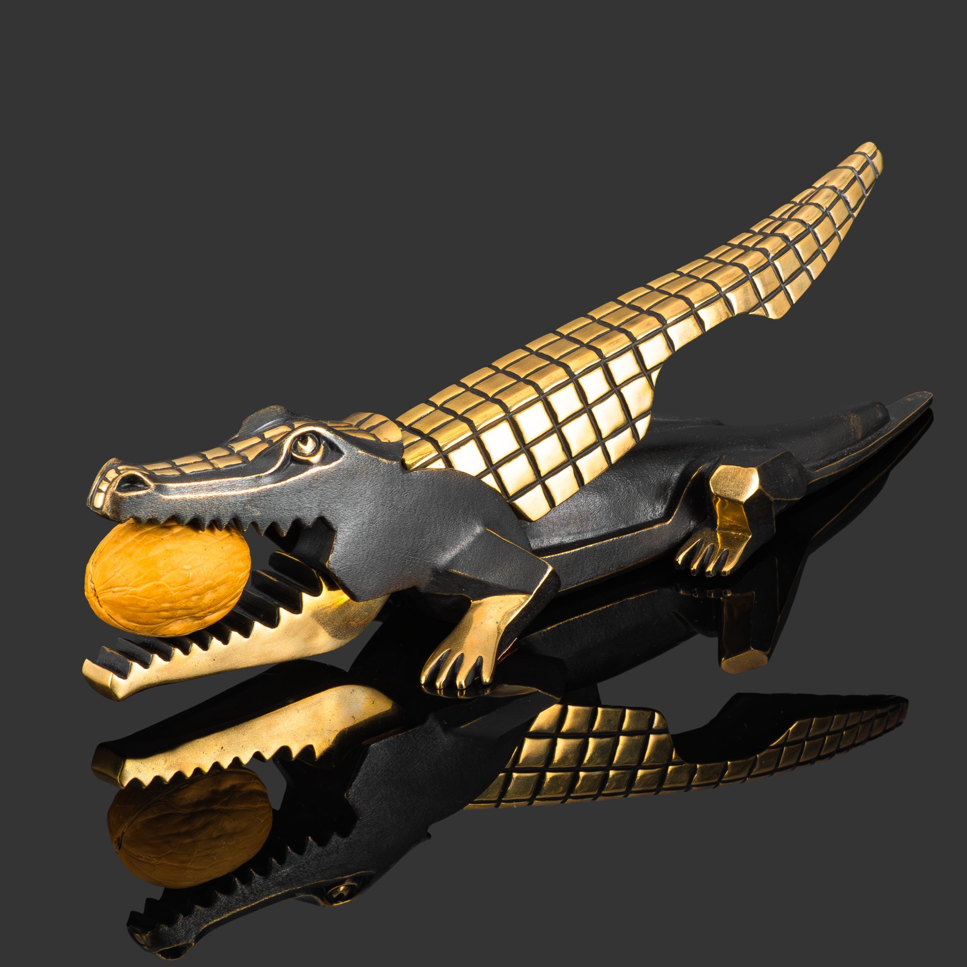 Авторский орехокол "Молодой Крокодил"