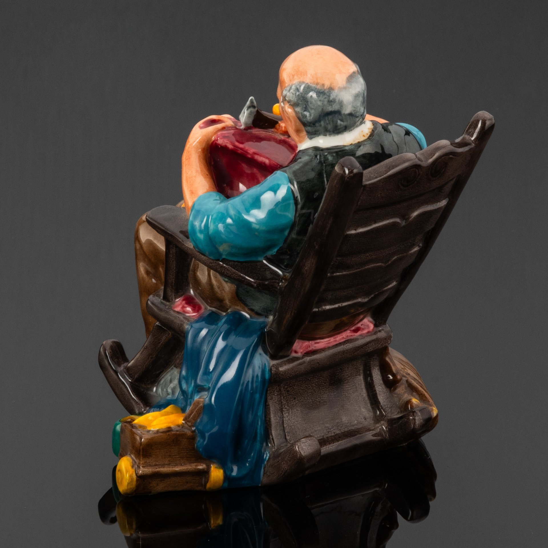 Статуэтка "Мастер-кукольник" ("The Toymaker"), скульптор Mary Nicoll, Royal Doulton