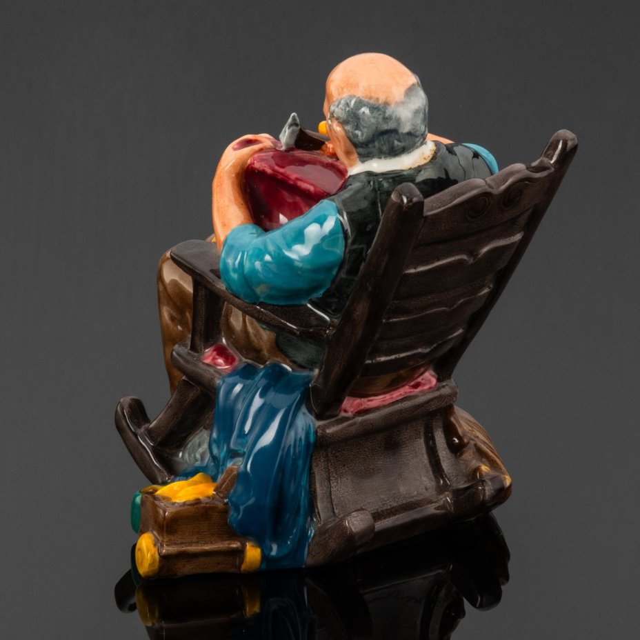 Статуэтка "Мастер-кукольник" ("The Toymaker"), скульптор Mary Nicoll, Royal Doulton