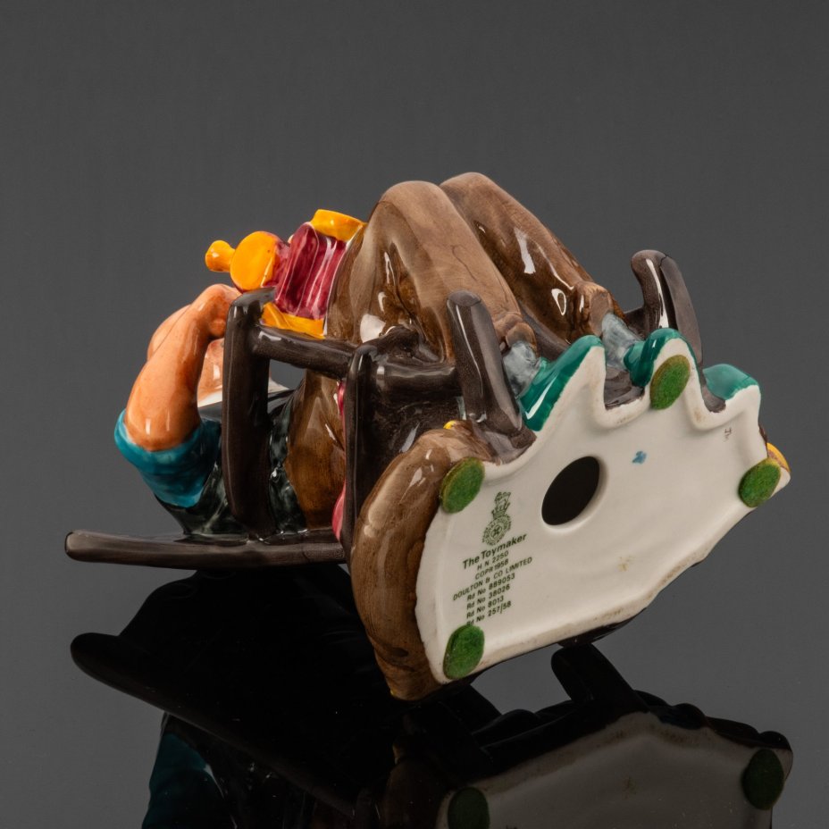 Статуэтка "Мастер-кукольник" ("The Toymaker"), скульптор Mary Nicoll, Royal Doulton