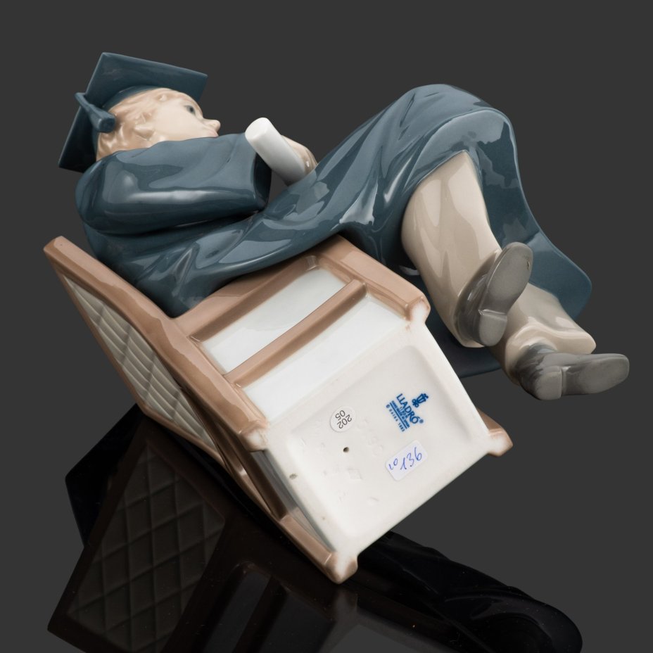 Статуэтка "Юноша выпускник", фарфор, Lladro, Испания, 1990-2000 гг.