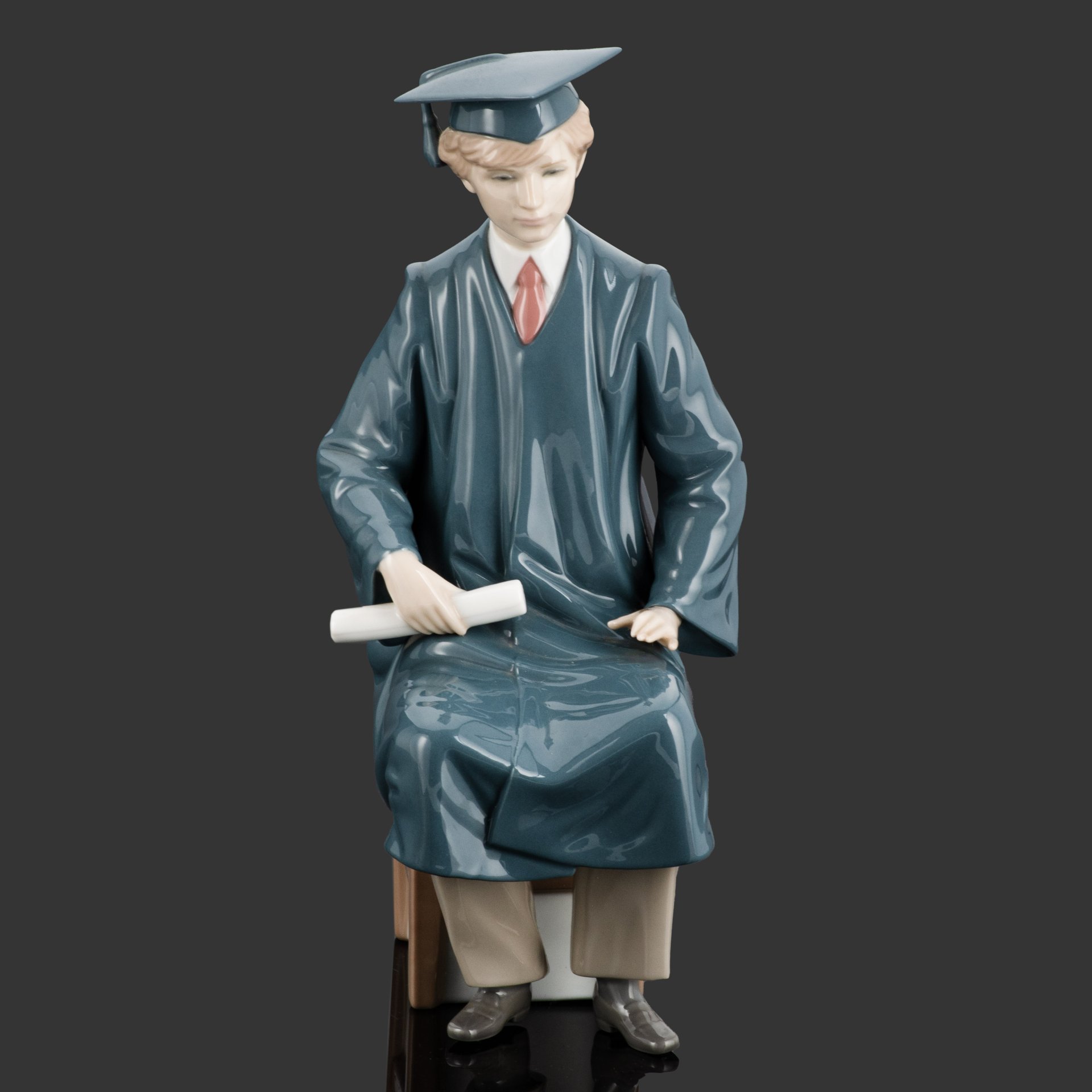 Статуэтка "Юноша выпускник", фарфор, Lladro, Lladro