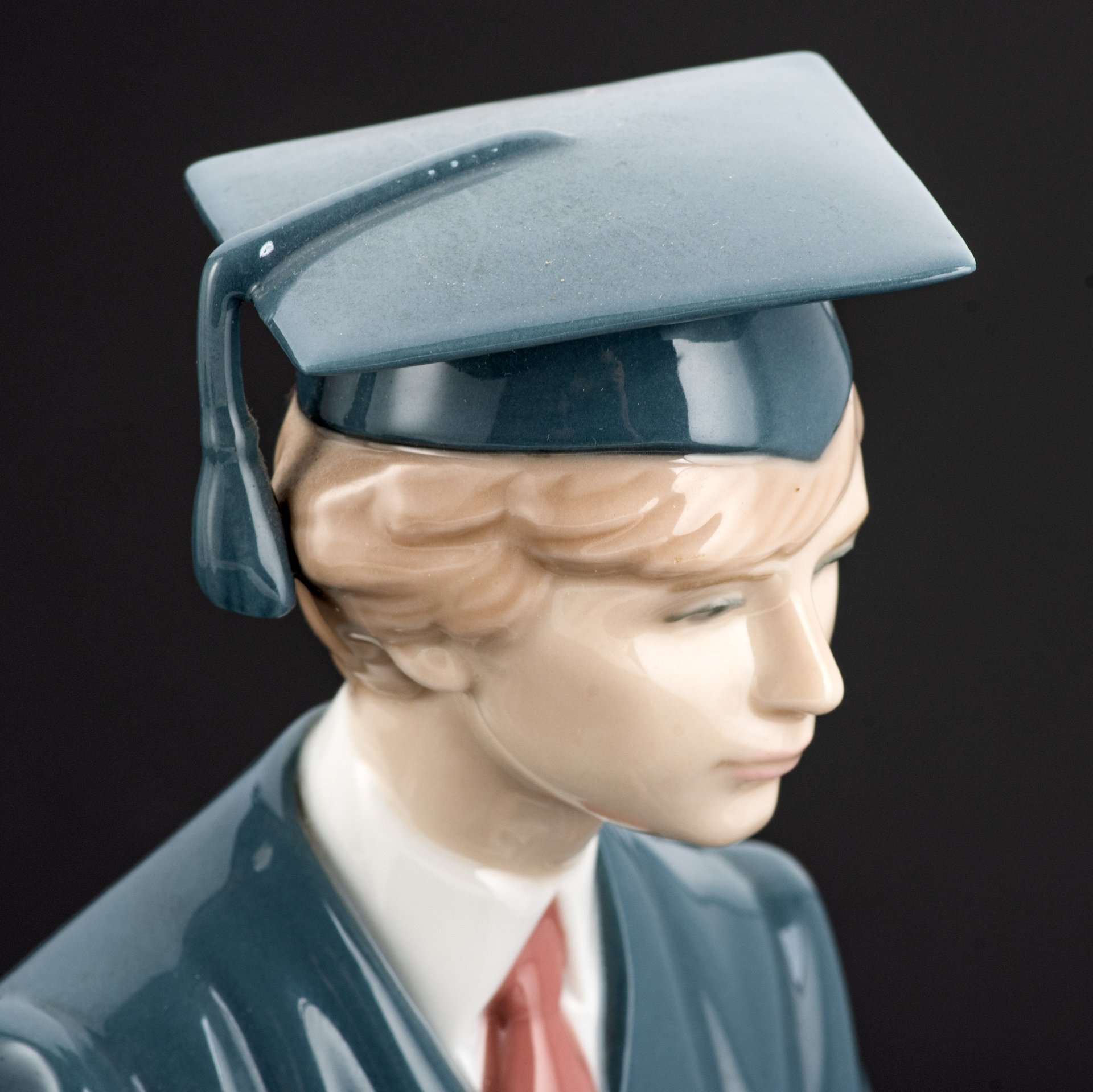 Статуэтка "Юноша выпускник", фарфор, Lladro, Lladro