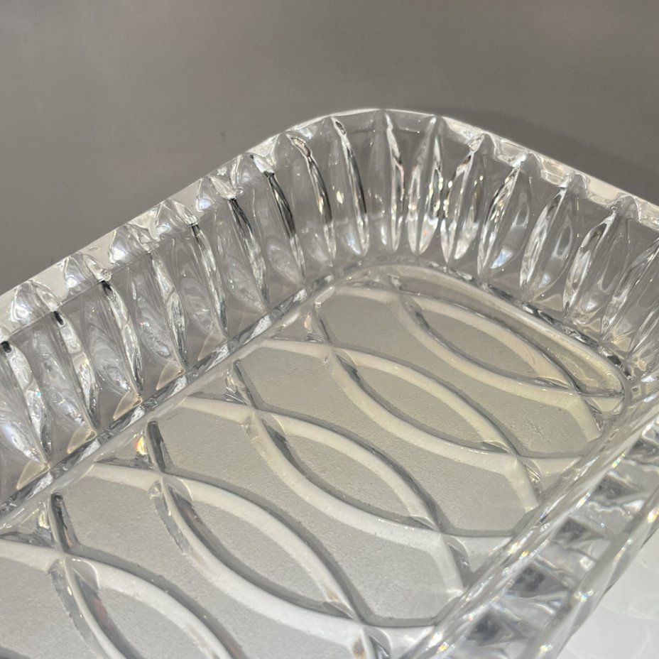 Селёдочница с резным геометрическим декором