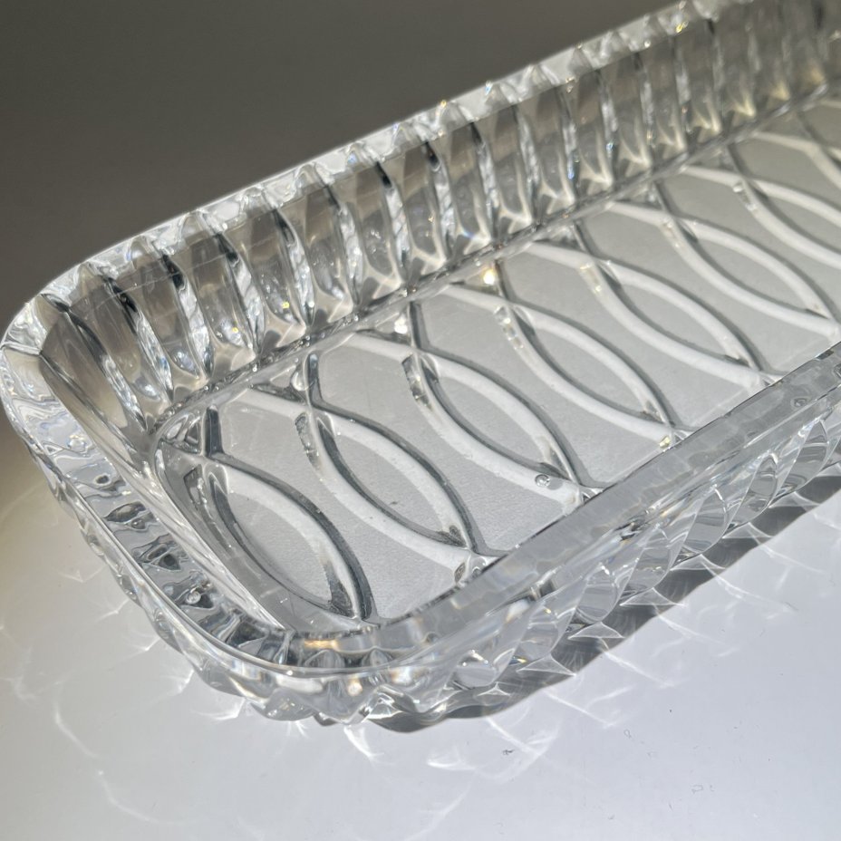 Селёдочница с резным геометрическим декором