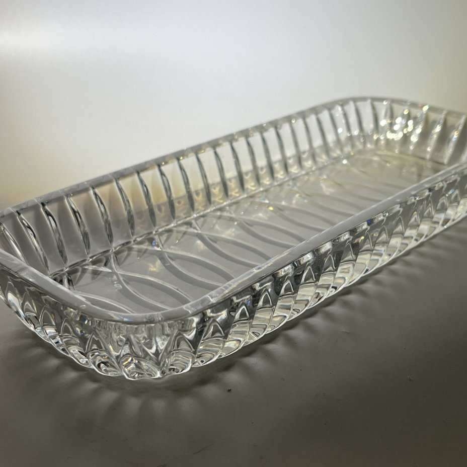 Селёдочница с резным геометрическим декором