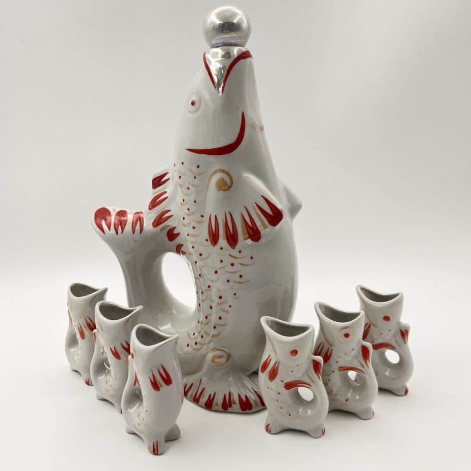 Набор для крепких напитков "Рыба" (штоф и 6 стопок), автор М.Д.Барамидзе, фарфор, роспись, золочение, Полонский завод художественной керамики (Полонное ЗХК), СССР, 1973-1991 гг.