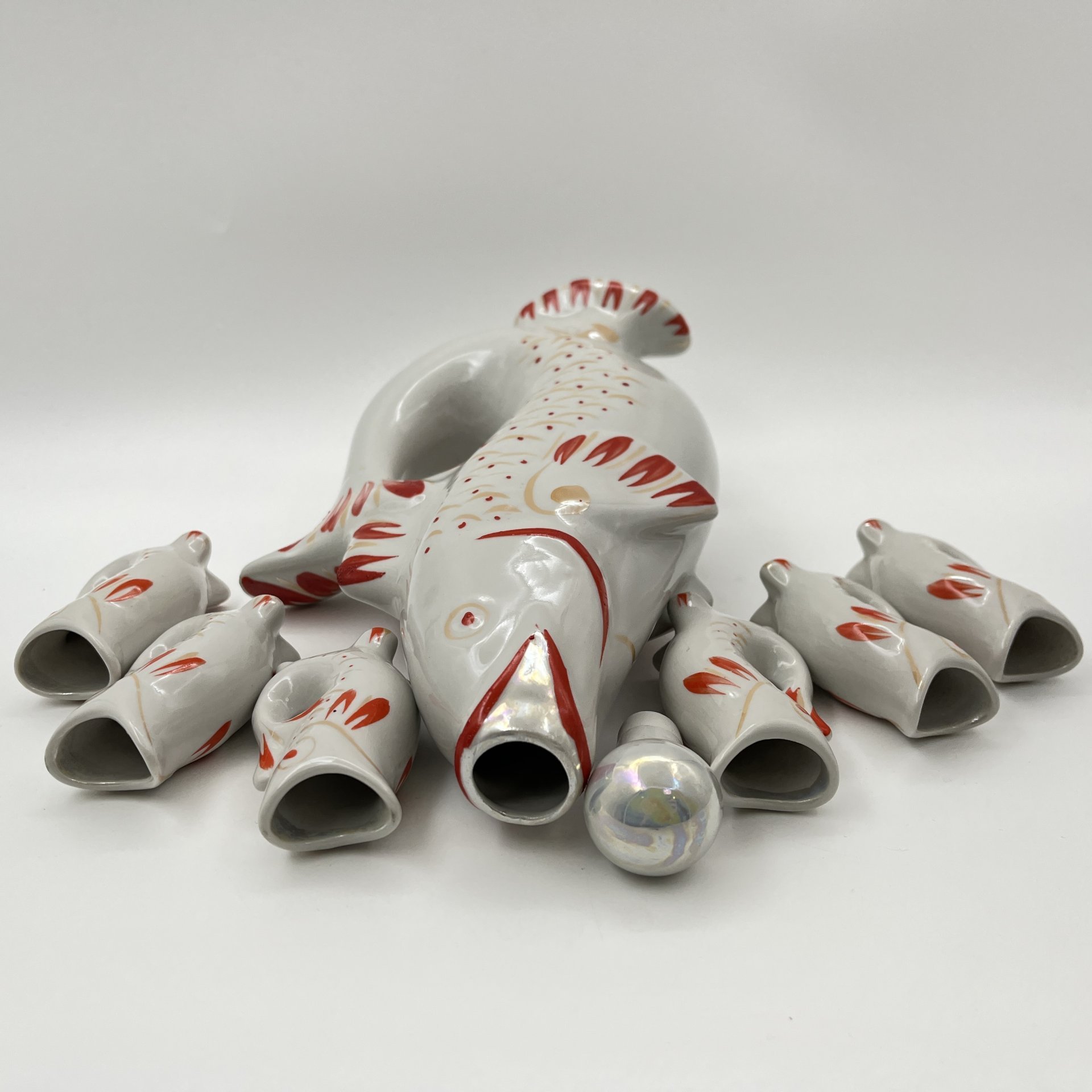 Набор для крепких напитков "Рыба" (штоф и 6 стопок), автор М.Д.Барамидзе, фарфор, роспись, золочение, Полонский завод художественной керамики (Полонное ЗХК), СССР, 1973-1991 гг.