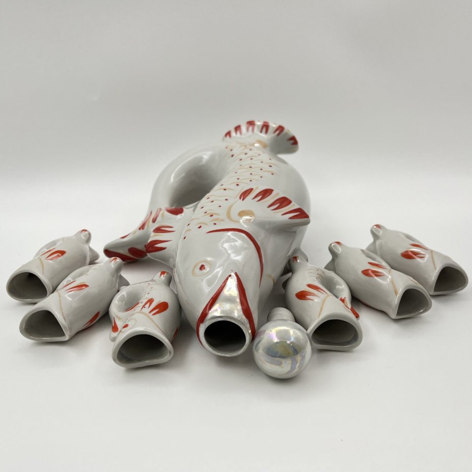 Набор для крепких напитков "Рыба" (штоф и 6 стопок), автор М.Д.Барамидзе, фарфор, роспись, золочение, Полонский завод художественной керамики (Полонное ЗХК), СССР, 1973-1991 гг.