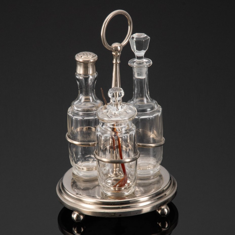 Круэт для специй (набор для сервировки стола), металл, серебрение, стекло, рог (ложечка), Bracia Henneberg (Братья Хеннеберг, Варшава), Царство Польское, 1887-1894 гг.