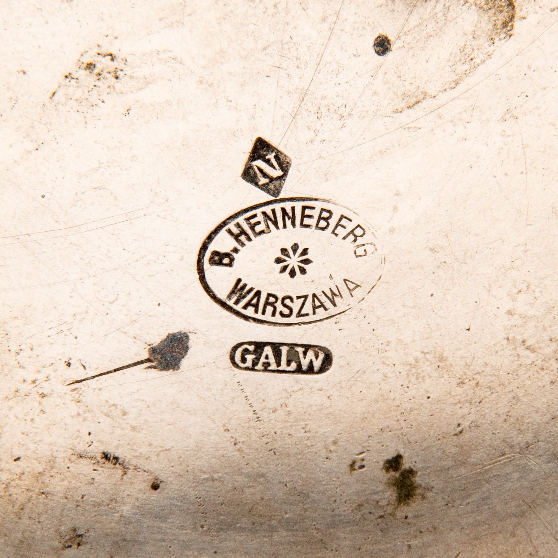 Круэт для специй (набор для сервировки стола), металл, серебрение, стекло, рог (ложечка), Bracia Henneberg (Братья Хеннеберг, Варшава), Царство Польское, 1887-1894 гг.