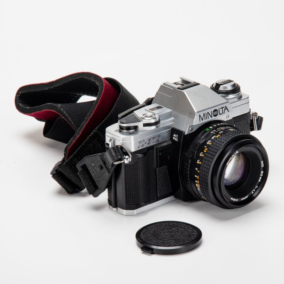 Фотоаппарат "X-370" в комплекте с объективами: "Kiron 80-200mm f/4 MACRO"; "RMC Tokina 28-85mm 1:4" и фотовспышкой "Minolta Auto 25", Minolta