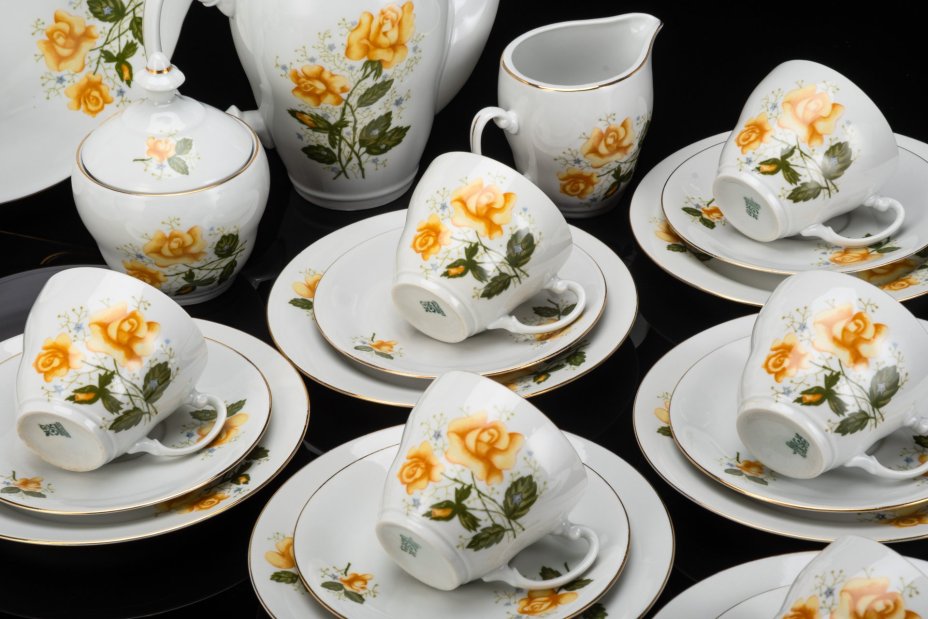 Сервиз кофейный с цветочным декором на 6 персон (23 предмета), фарфор, деколь, золочение, Wloclawek (Влоцлавская фаянсовая фабрика), Польша, 1960-1980 гг.