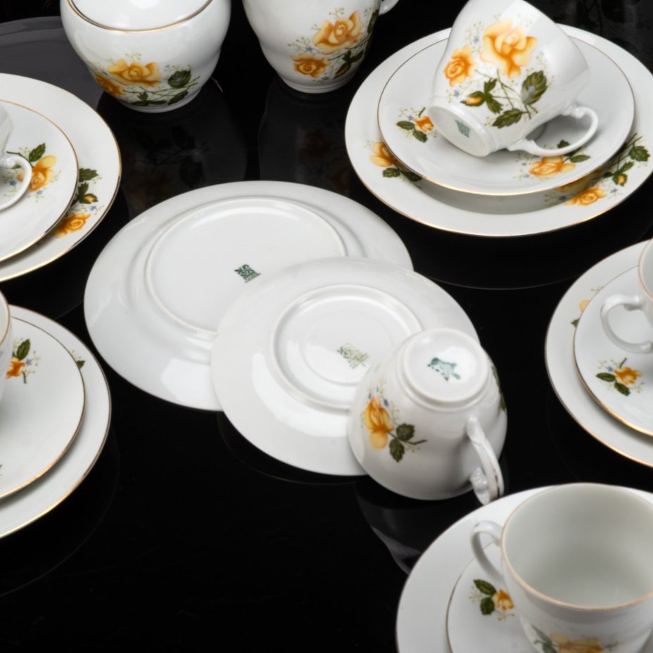 Сервиз кофейный с цветочным декором на 6 персон (23 предмета), фарфор, деколь, золочение, Wloclawek (Влоцлавская фаянсовая фабрика), Польша, 1960-1980 гг.