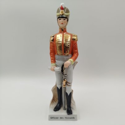 Статуэтка  «Офицер-гусар» ("Officier des Hussards")  из серии "Армия Наполеона", бисквит, роспись, золочение, Западная Европа, 1960-1980 гг.