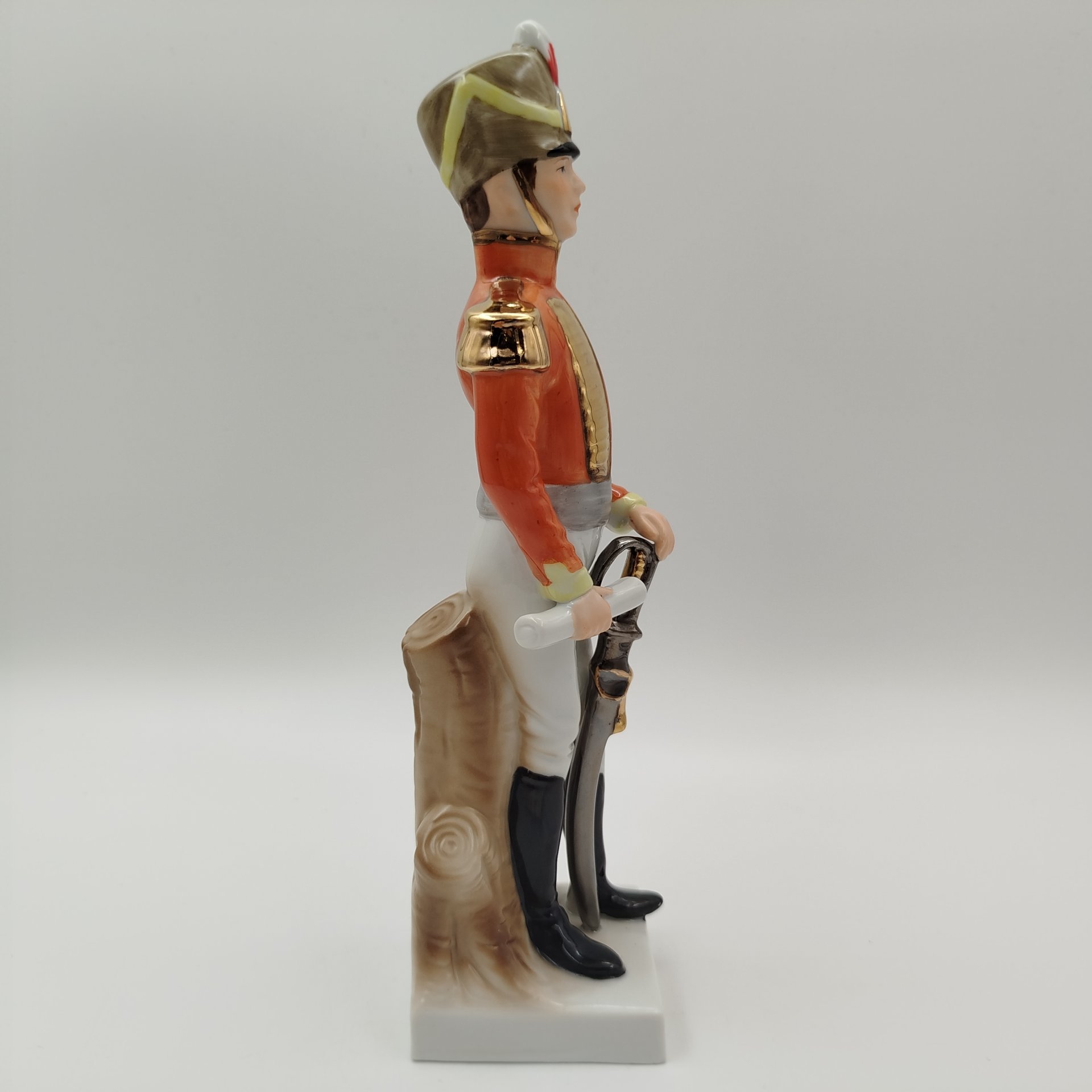 Статуэтка  «Офицер-гусар» ("Officier des Hussards")  из серии "Армия Наполеона", бисквит, роспись, золочение, Западная Европа, 1960-1980 гг.