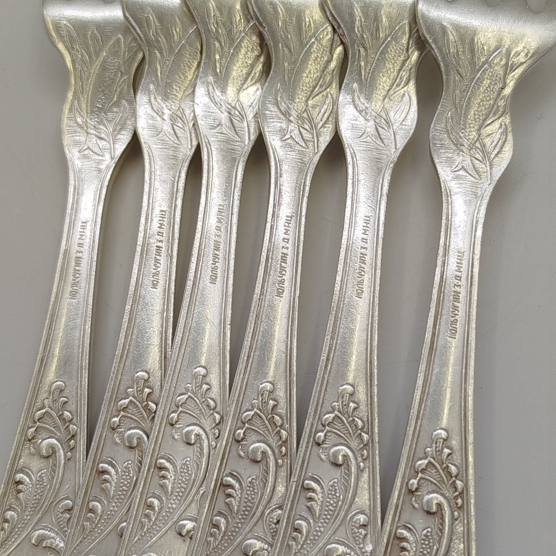 Набор из шести вилок для рыбы