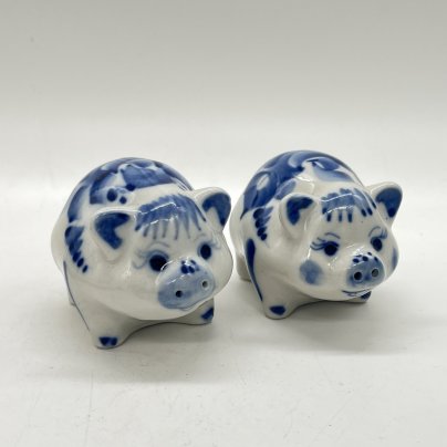 Набор для специй "Хрюшки" из солонки и перечницы, Гжель, фарфор, роспись, Россия, 1980-2010 гг.
