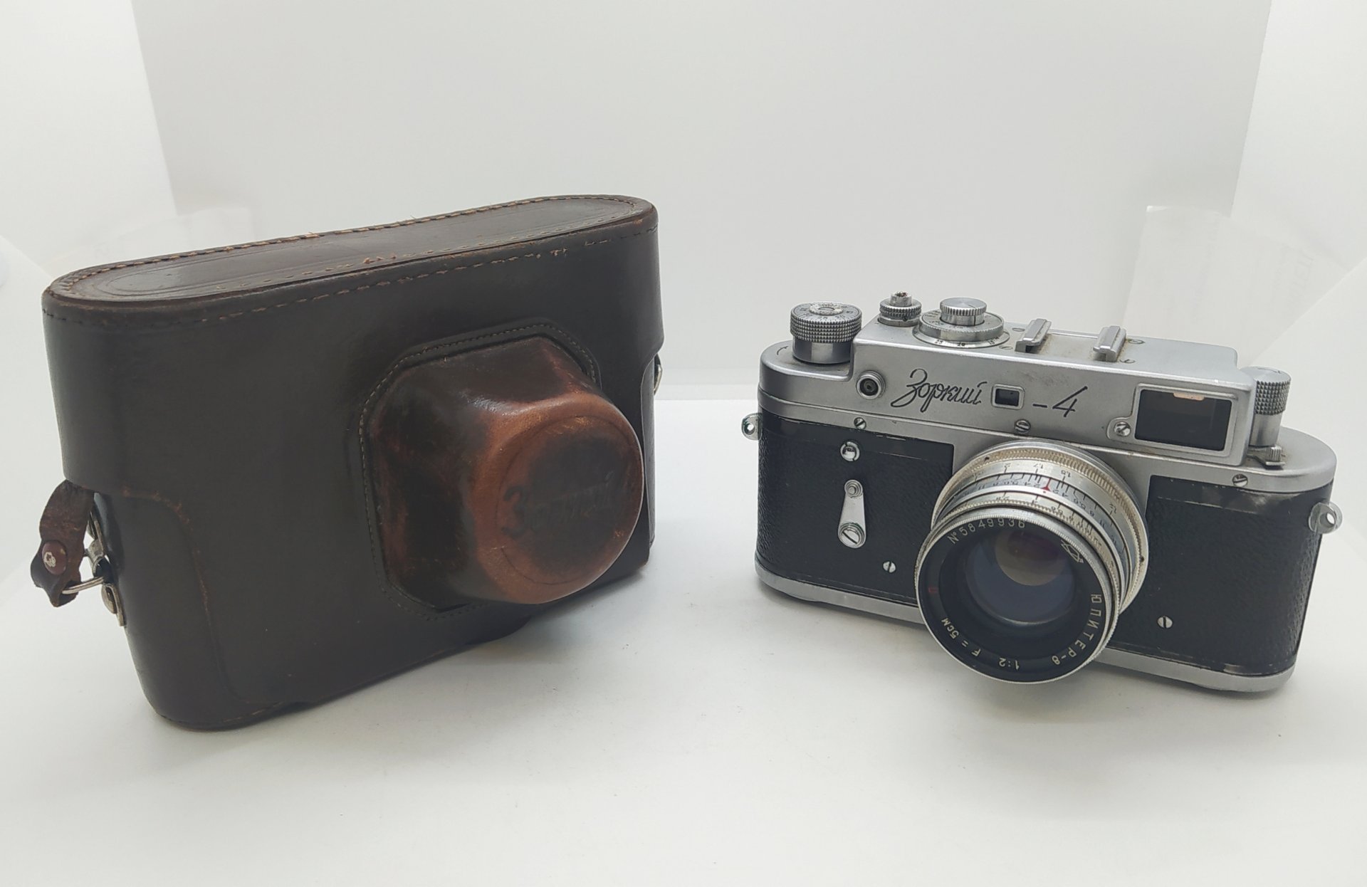 Фотоаппарат "Зоркий-4" с объективом "Юпитер-8" в оригинальном кофре, Красногорский механический завод (КМЗ)