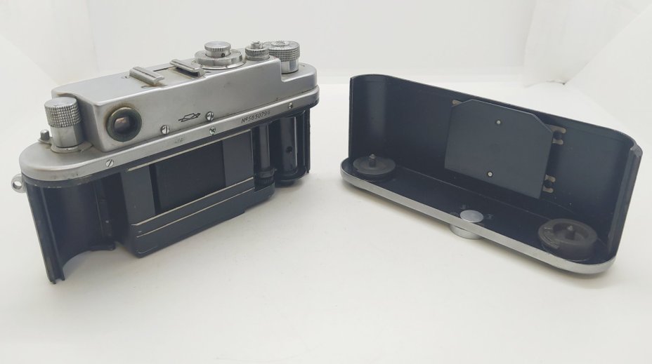 Фотоаппарат "Зоркий-4" с объективом "Юпитер-8" в оригинальном кофре, Красногорский механический завод (КМЗ)