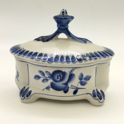 Шкатулка с цветочным декором, фарфор, роспись, Объединение «Гжель», СССР, 1972-1985 гг.