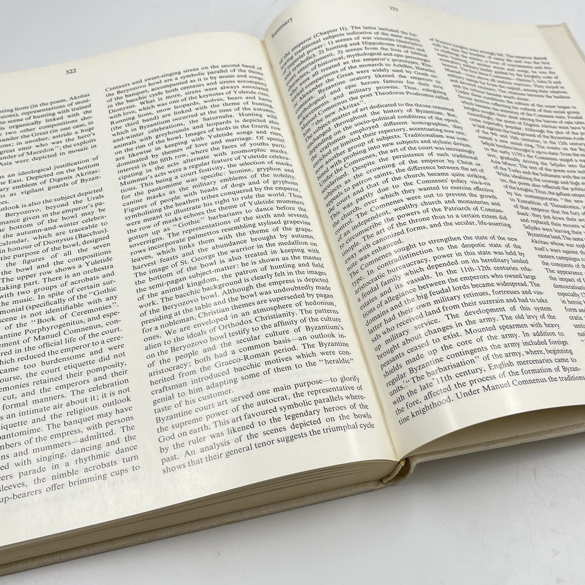 Книга "Светское искусство Византии", авт. В. П. Даркевич, бумага, печать, Издательство «Искусство», СССР, 1975 г.