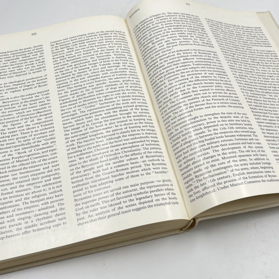 Книга "Светское искусство Византии", авт. В. П. Даркевич, бумага, печать, Издательство «Искусство», СССР, 1975 г.
