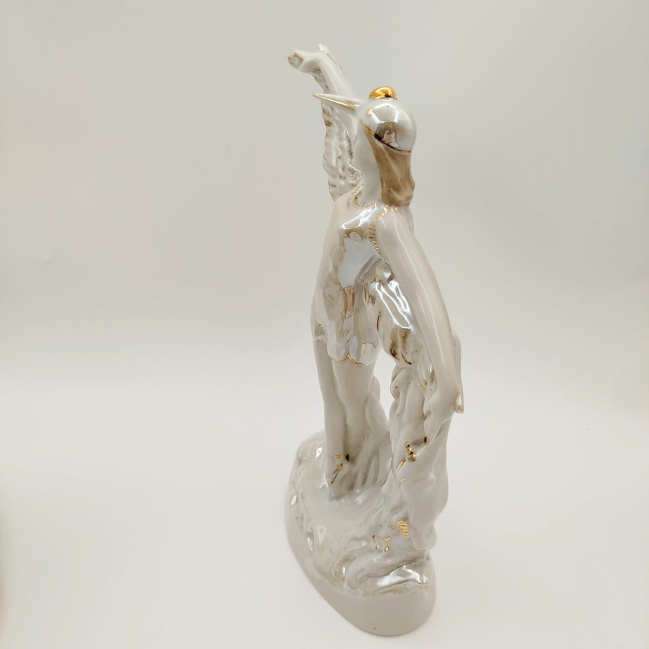 Статуэтка "Балерина в роли аиста", скульптор М.А. Интизарян, фарфор, люстр, золочение, Дмитровский фарфоровый завод (ДФЗ Вербилки), СССР, 1954-1965 гг.