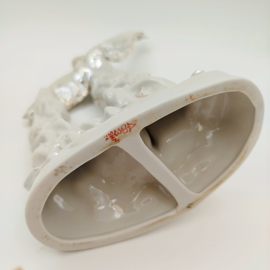 Статуэтка "Балерина в роли аиста", скульптор М.А. Интизарян, фарфор, люстр, золочение, Дмитровский фарфоровый завод (ДФЗ Вербилки), СССР, 1954-1965 гг.