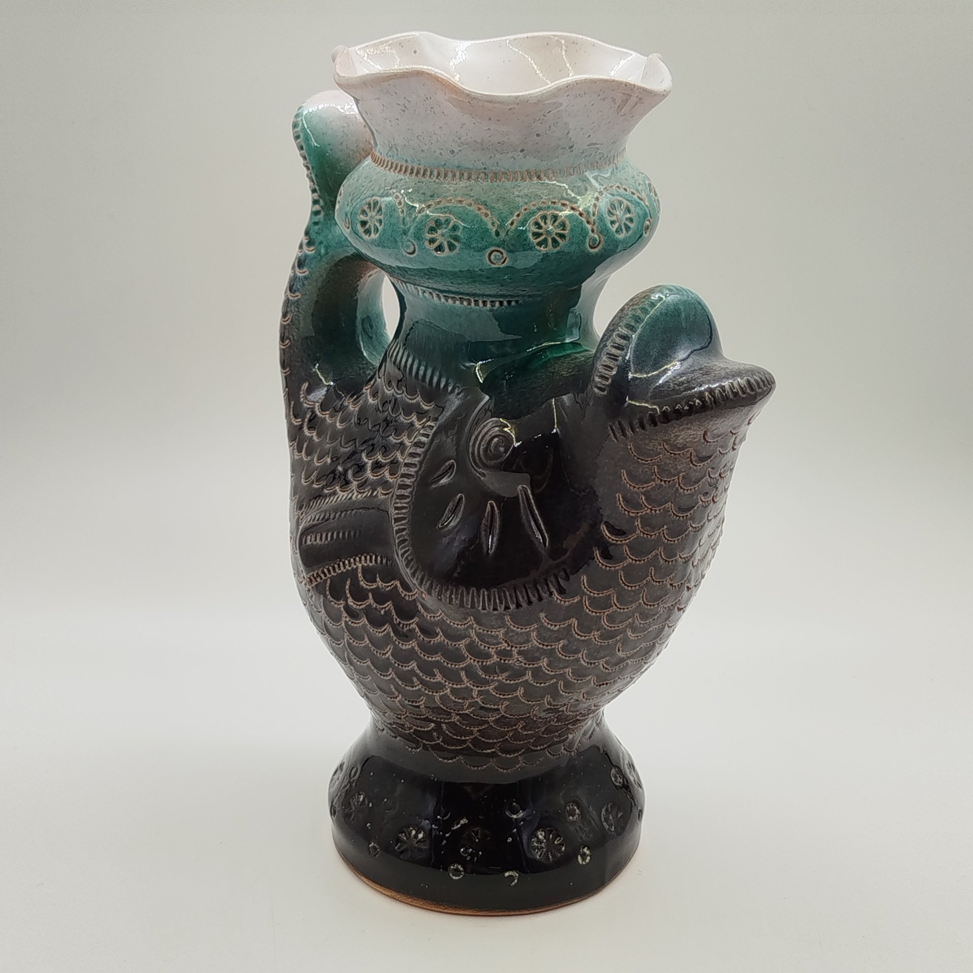 Ваза "Рыба-кит" с рельефным декором, керамика, глазурь, СССР, 1970-1990 гг.