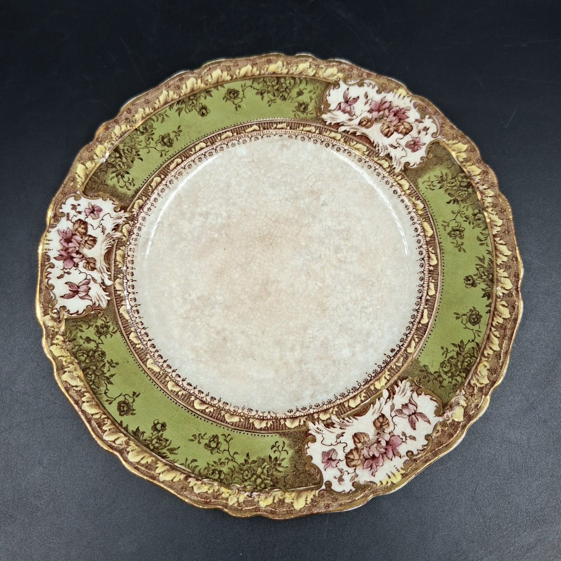 Тарелка десертная с растительным декором, фаянс, крытье, деколь, золочение, Wedgwood, Великобритания, 1900-1906 гг.